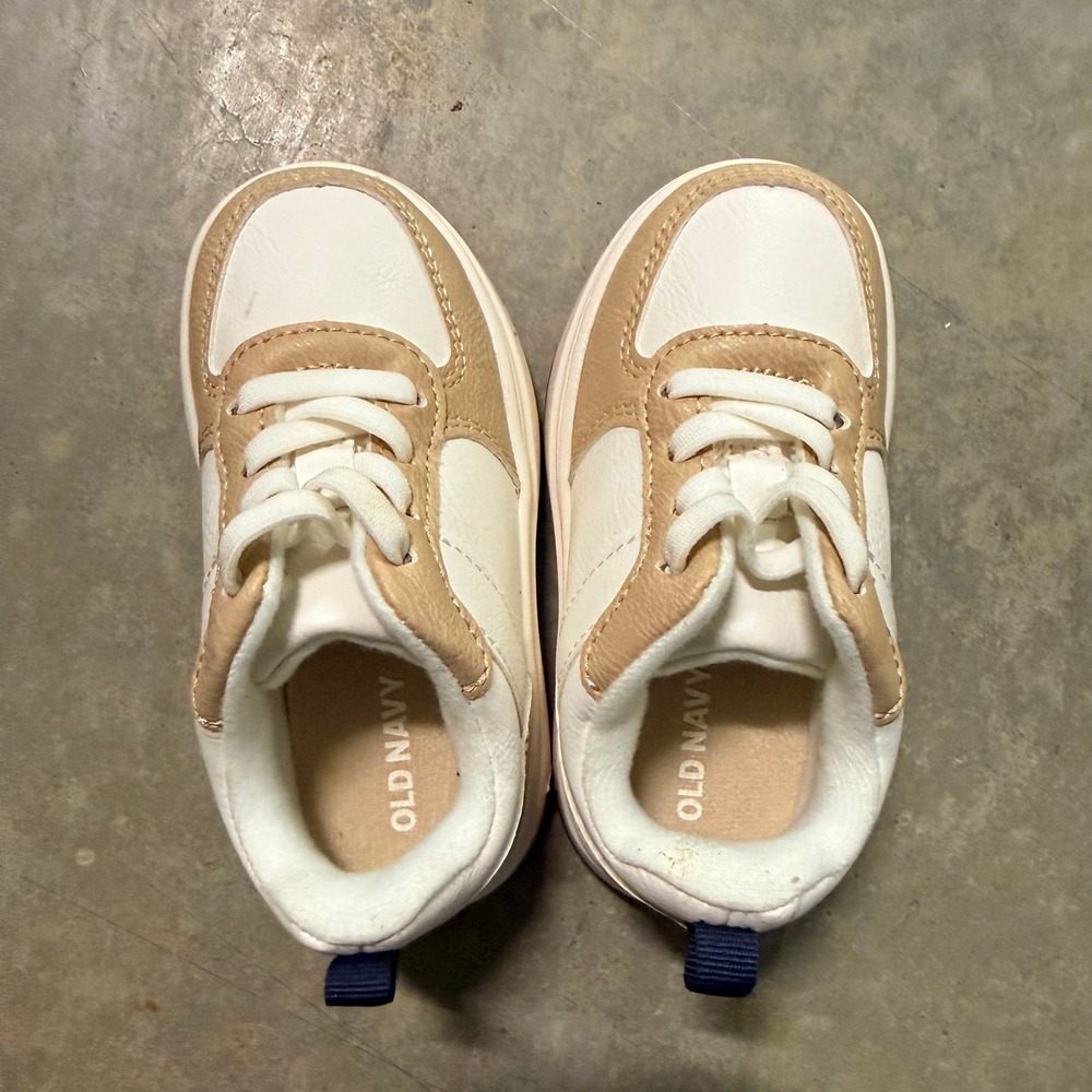 Old Navy Sneakers Toddler Size 6 White Beige‎ Faux Leather Casual Shoes